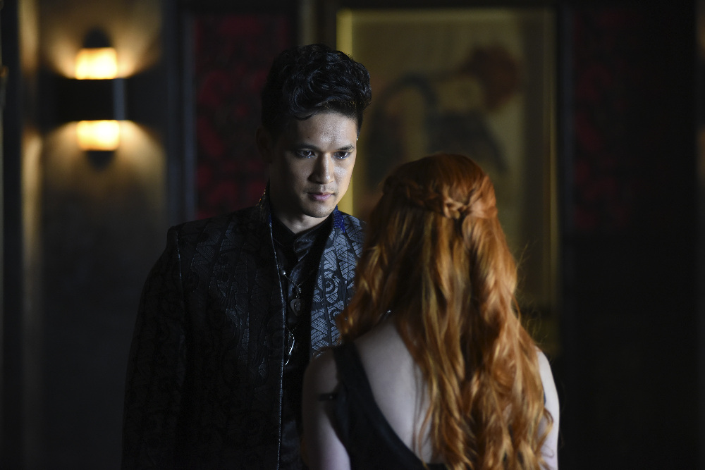 The Shadowhunters Will Have To Put Their Trust In A Downworlder on Tonight’s ‘Shadowhunters’ – Watch A Sneak Peek!