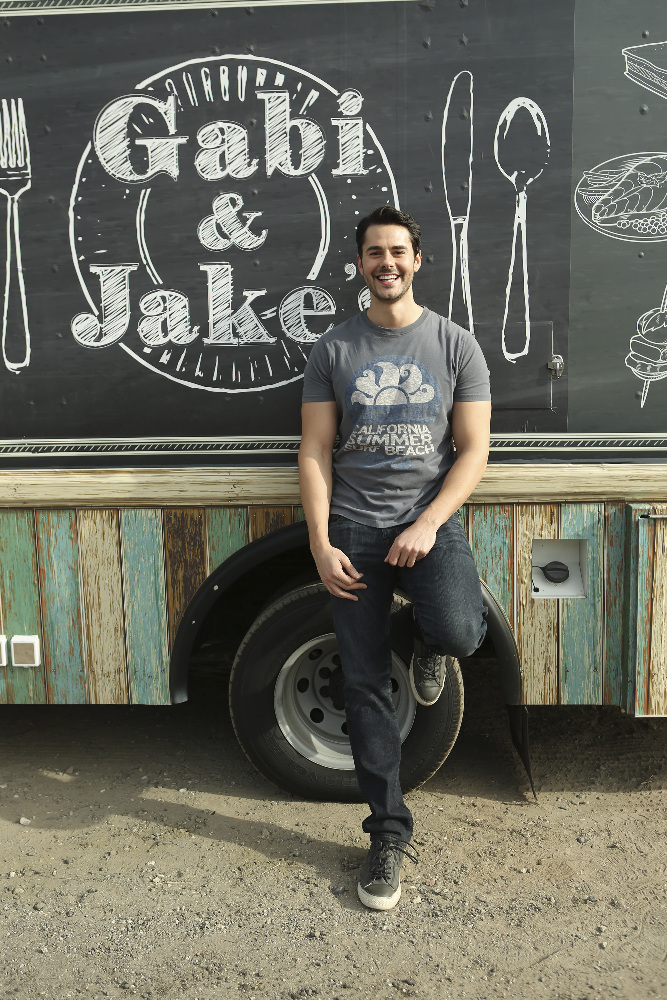 The Desert Has Gabi Seeing Mirages on Tonight’s Season Premiere Of ‘Young & Hungry’ – Watch A Sneak Peek!