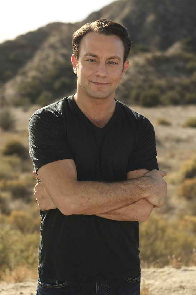 The Desert Has Gabi Seeing Mirages on Tonight’s Season Premiere Of ‘Young & Hungry’ – Watch A Sneak Peek!