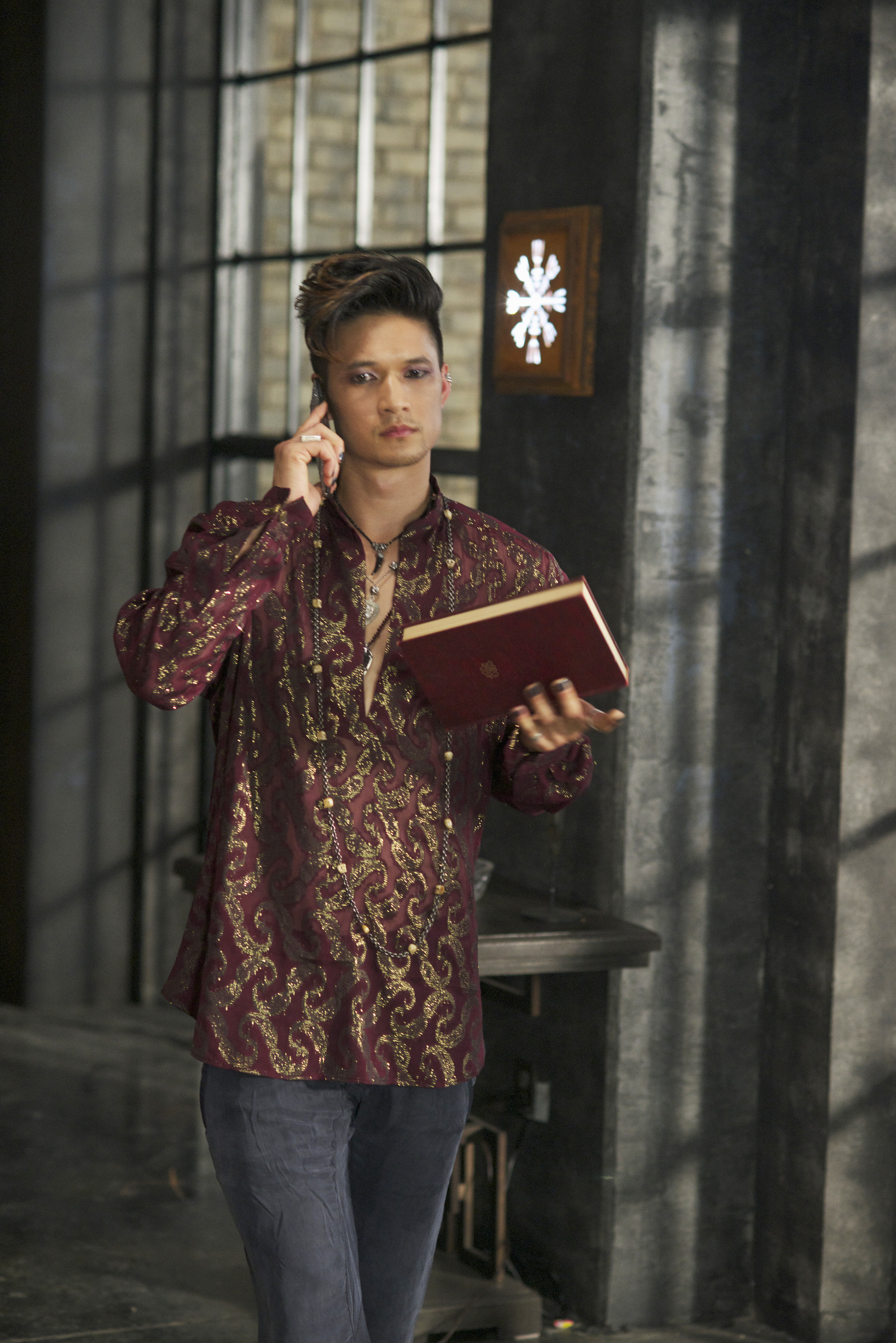 Can Alec & Clary Work Together To Find Valentine? Watch A Sneak Peek Of Tonight’s ‘Shadowhunters’ To Find Out!