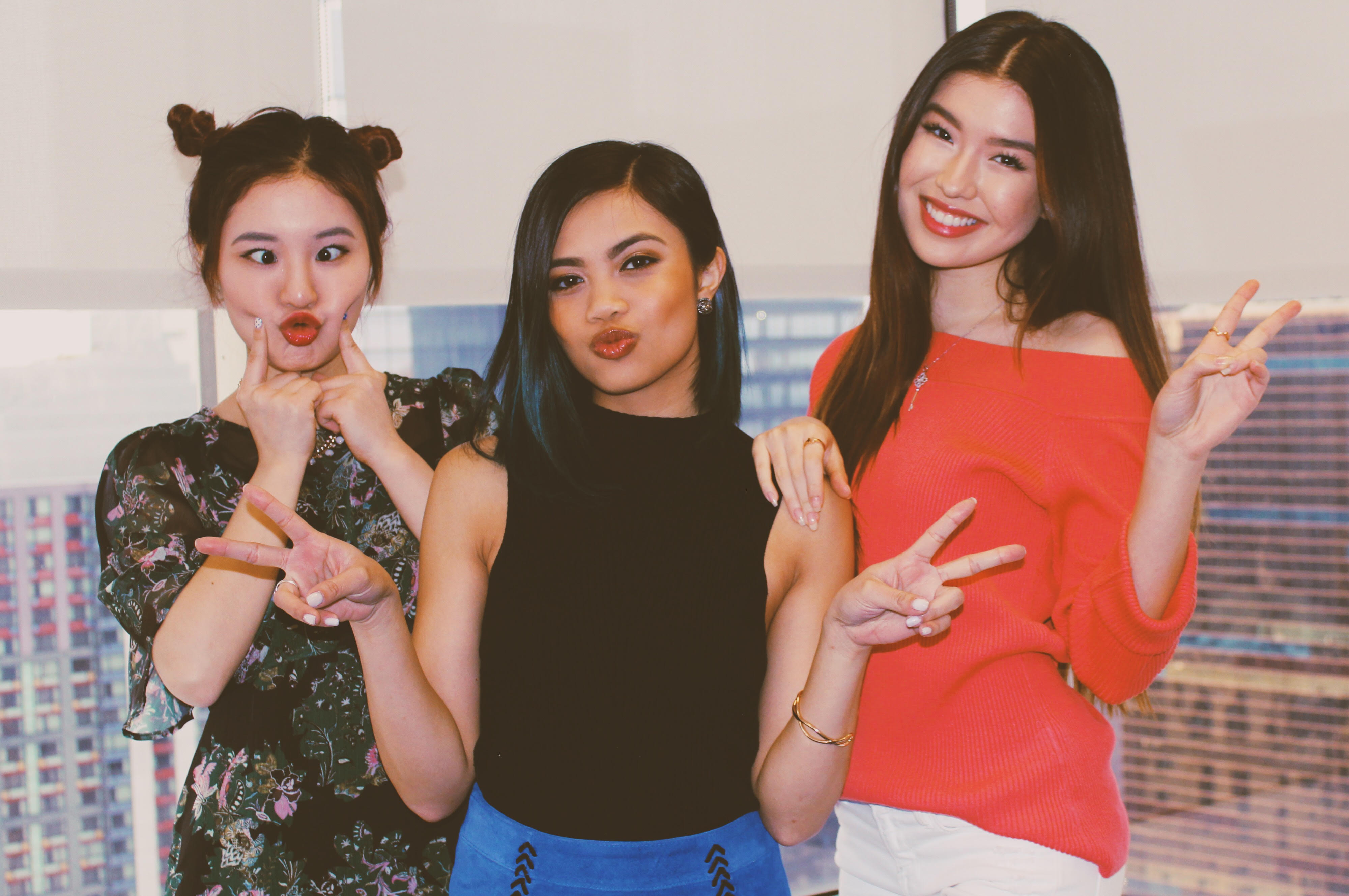 The Girls of It Pop” Dish on Their New Dolls – the Video! – Celeb Secrets