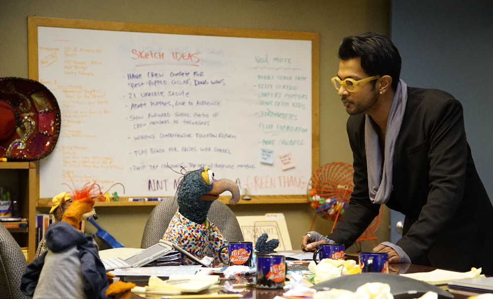 Miss Piggy Learns the Meaning of Friendship Tonight on “The Muppets” – See Exclusive Pics from the Episode