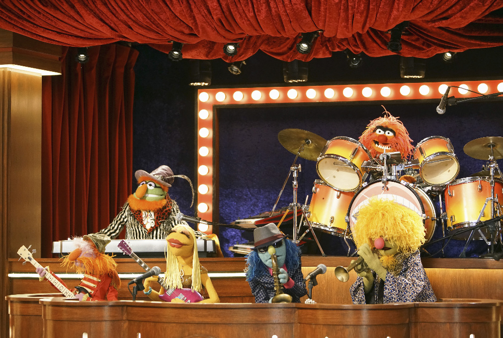 Miss Piggy Learns the Meaning of Friendship Tonight on “The Muppets” – See Exclusive Pics from the Episode