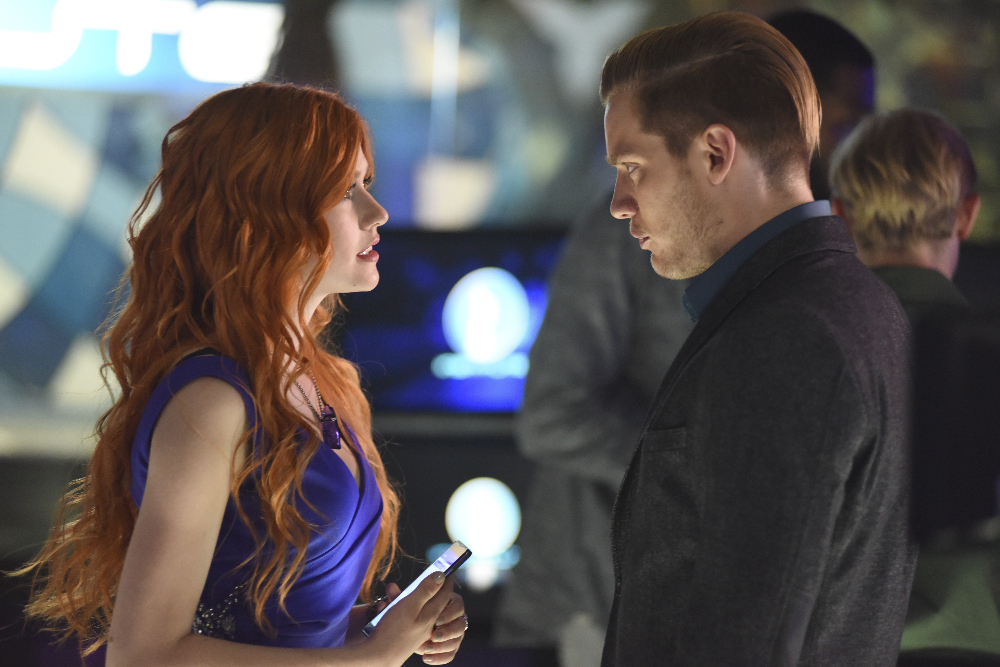 Clary Enters An Alternate Dimension Tonight On “Shadowhunters” – Watch A Sneak Peek!