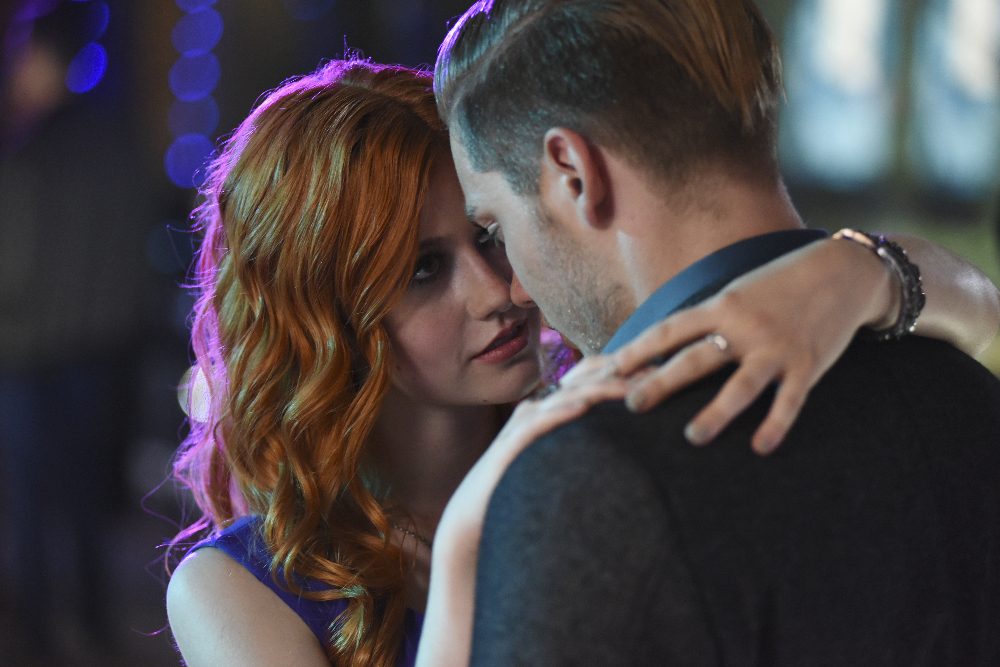 Clary Enters An Alternate Dimension Tonight On “Shadowhunters” – Watch A Sneak Peek!