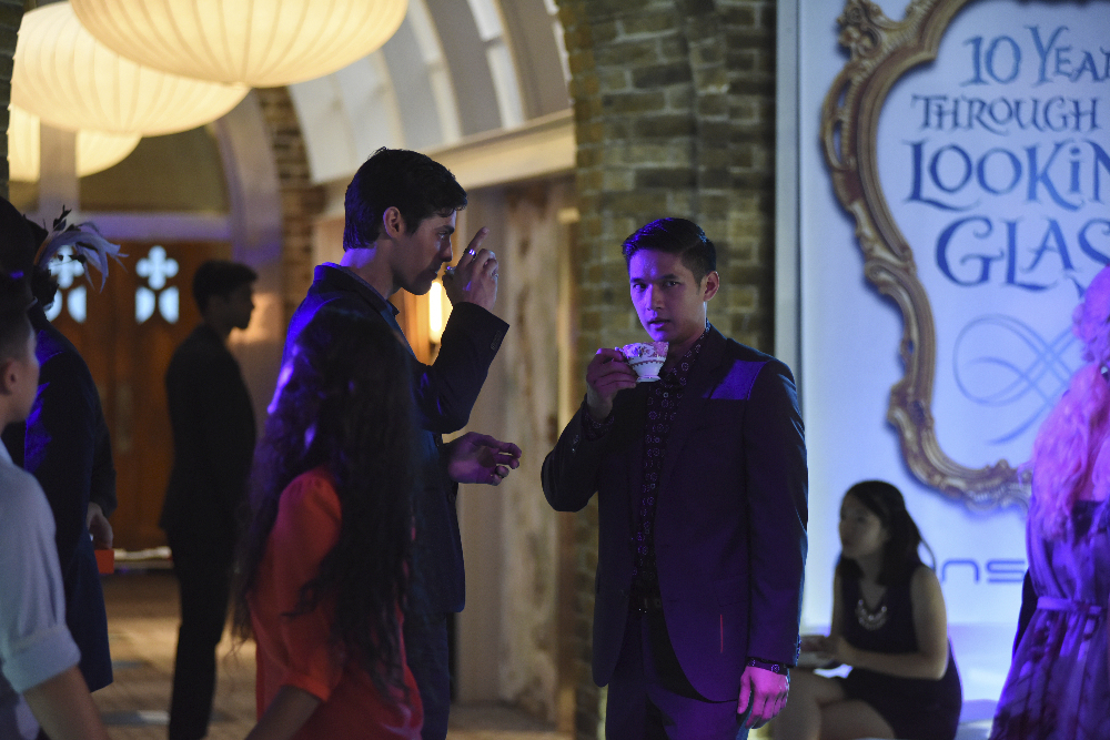 Clary Enters An Alternate Dimension Tonight On “Shadowhunters” – Watch A Sneak Peek!