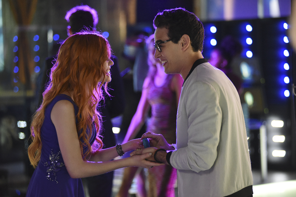 Clary Enters An Alternate Dimension Tonight On “Shadowhunters” – Watch A Sneak Peek!