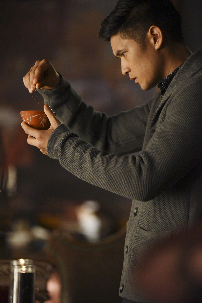 Clary Enters An Alternate Dimension Tonight On “Shadowhunters” – Watch A Sneak Peek!