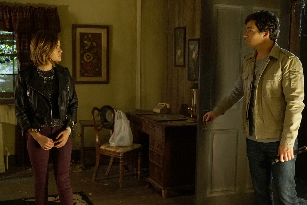 A Twin Is Finally Revealed Tonight On The Spring Finale of “Pretty Little Liars” – Watch A Sneak Peek!