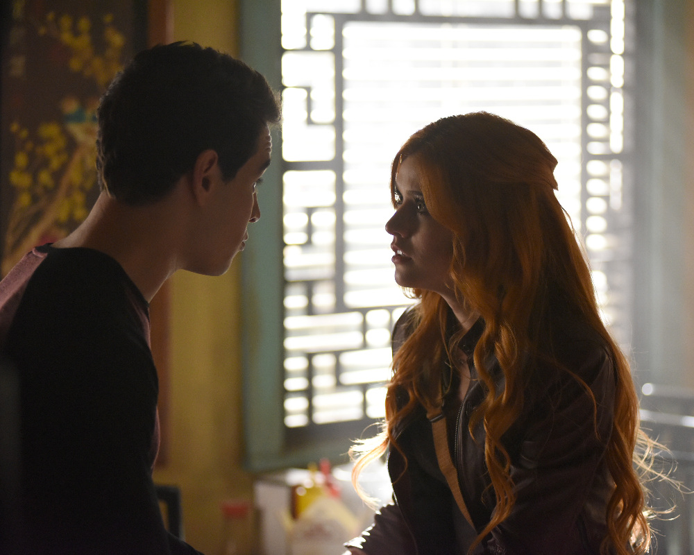 A New Ally Helps Clary & Jace Tonight On “Shadowhunters” – Watch A Sneak Peek!