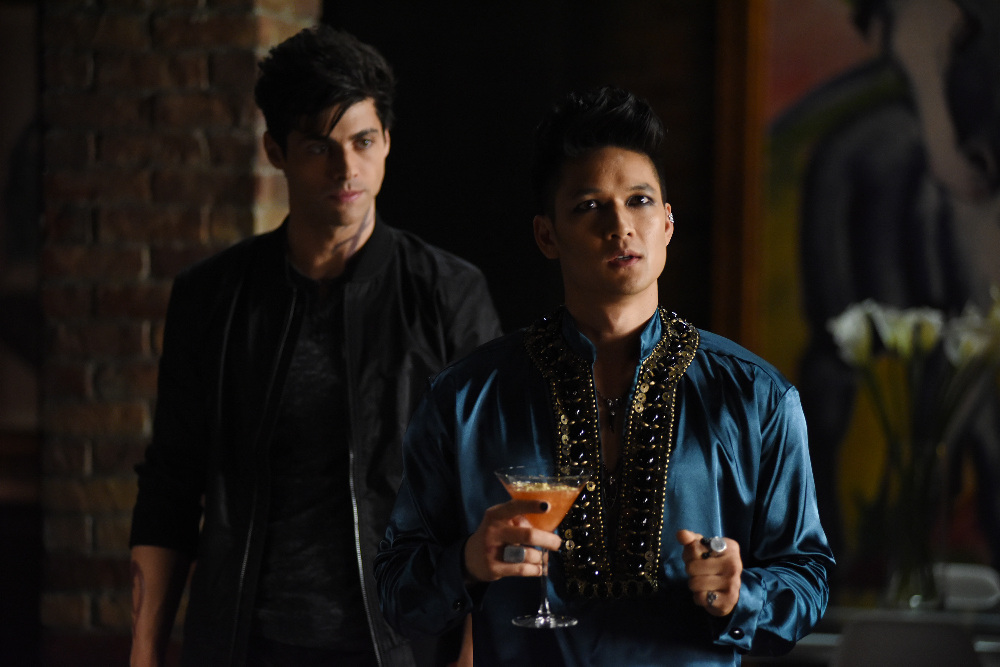 A New Ally Helps Clary & Jace Tonight On “Shadowhunters” – Watch A Sneak Peek!