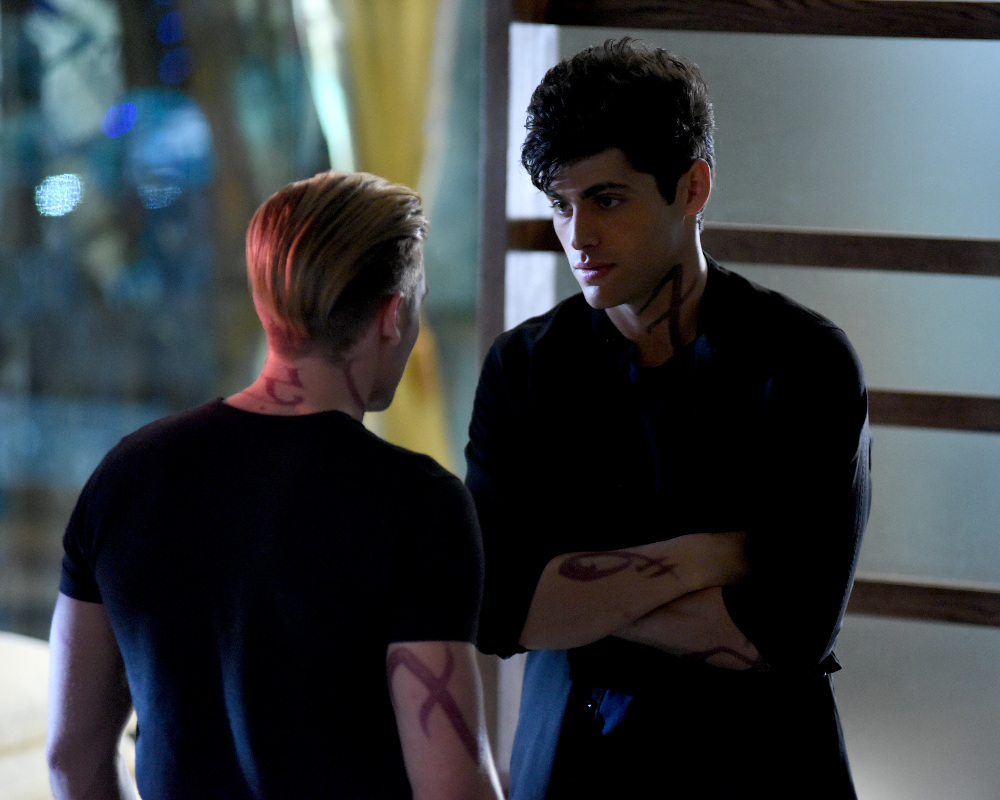 A New Ally Helps Clary & Jace Tonight On “Shadowhunters” – Watch A Sneak Peek!
