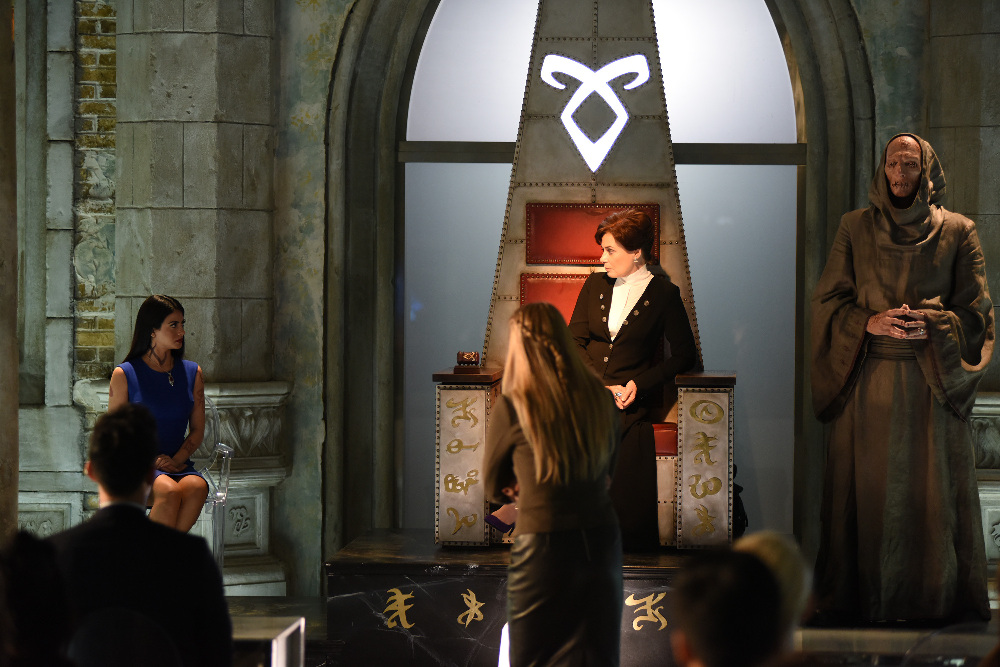 A New Ally Helps Clary & Jace Tonight On “Shadowhunters” – Watch A Sneak Peek!