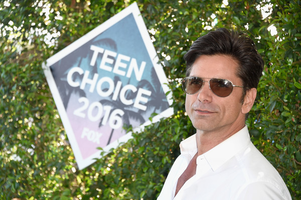 2016 Teen Choice Awards – Teal Carpet Arrivals