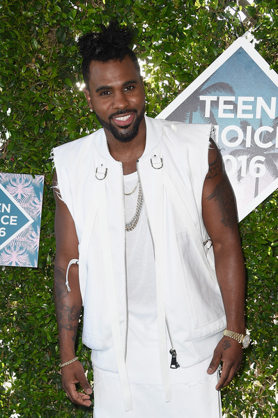 2016 Teen Choice Awards – Teal Carpet Arrivals