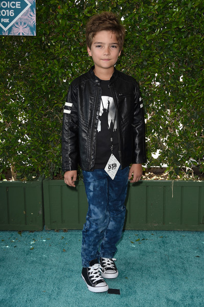 2016 Teen Choice Awards – Teal Carpet Arrivals