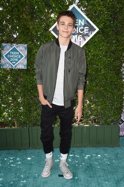 2016 Teen Choice Awards – Teal Carpet Arrivals