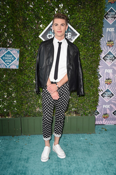 2016 Teen Choice Awards – Teal Carpet Arrivals