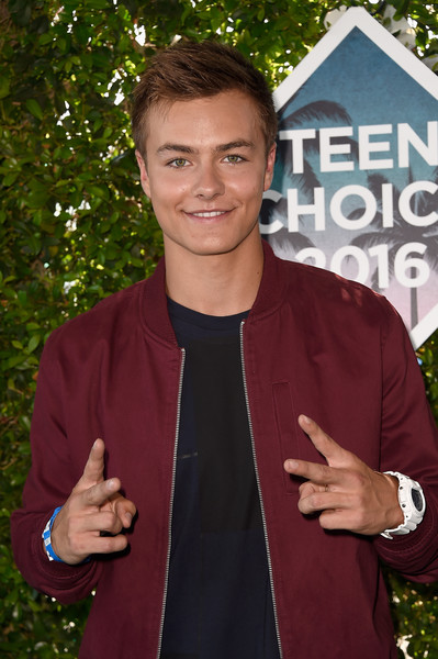2016 Teen Choice Awards – Teal Carpet Arrivals