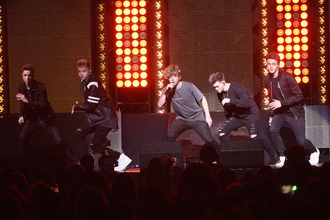 Niall Horan, Sabrina Carpenter & More Rocked Q102’s Jingle Ball in Philadelphia