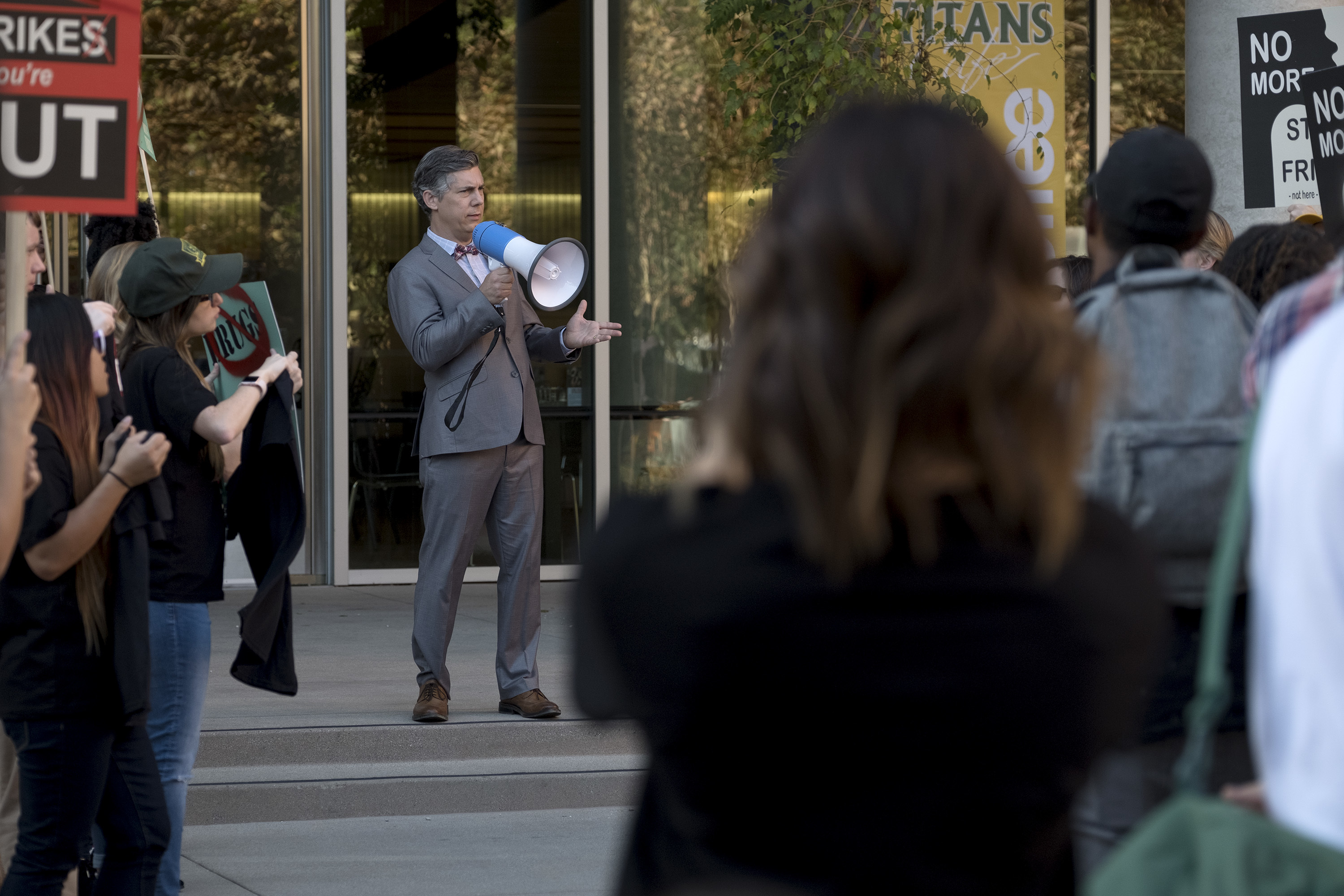 Cal U. Goes Into Lockdown on Tonight’s Episode of “grown-ish” – Watch a Preview Now