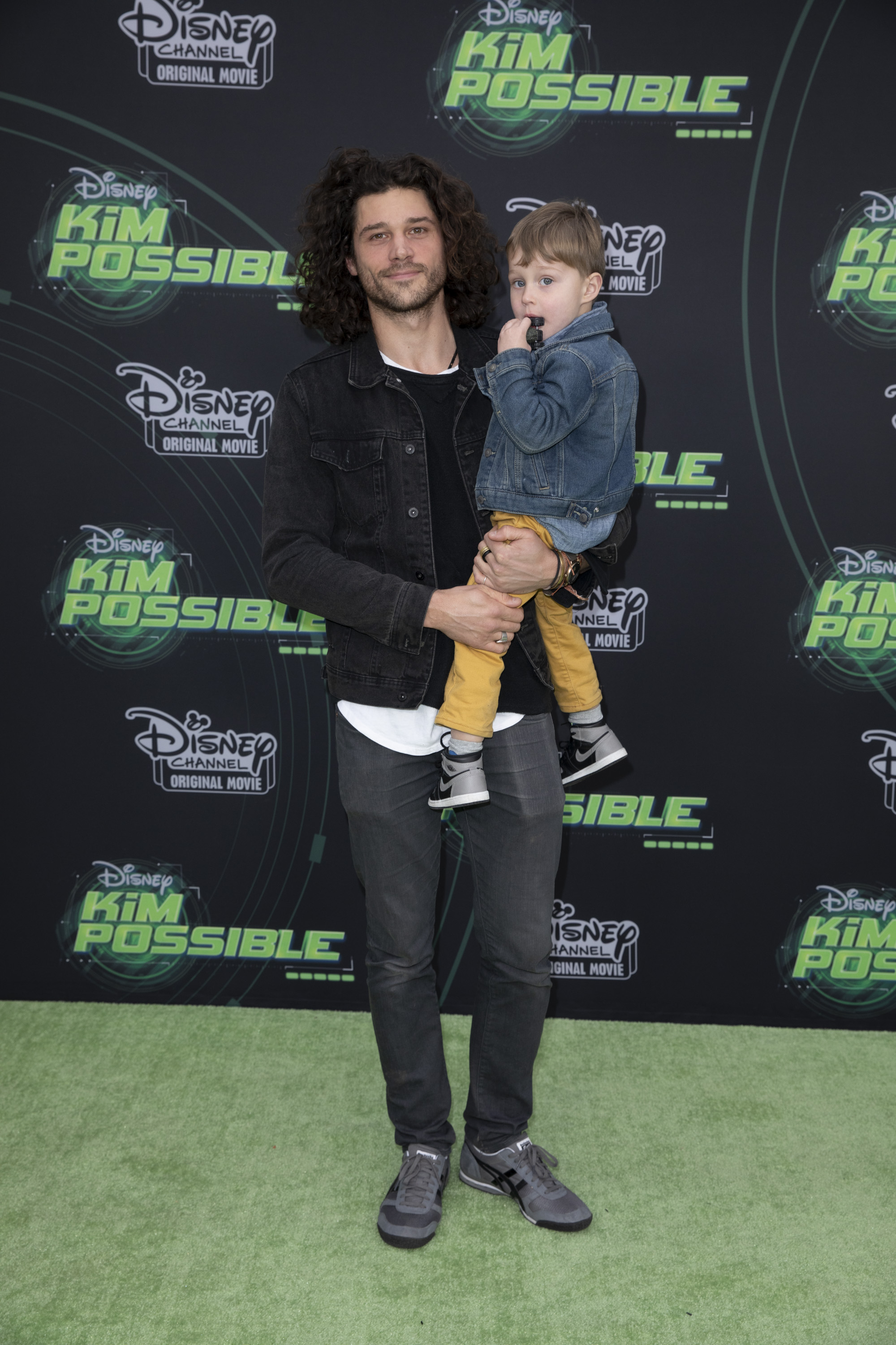 Sadie Stanley, Sean Giambrone, Christy Carlson Romano and More Hit the Shego Green Carpet for the World Premiere of ‘Kim Possible’