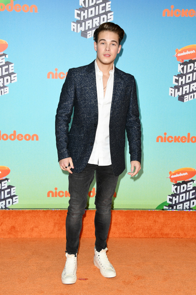 Lana Condor, Migos, Jace Norman & More Hit Up the 2019 Kids’ Choice Awards – Orange Carpet Arrivals