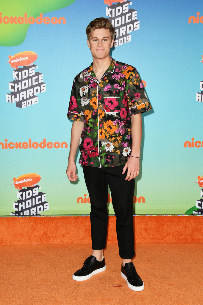 Lana Condor, Migos, Jace Norman & More Hit Up the 2019 Kids’ Choice Awards – Orange Carpet Arrivals