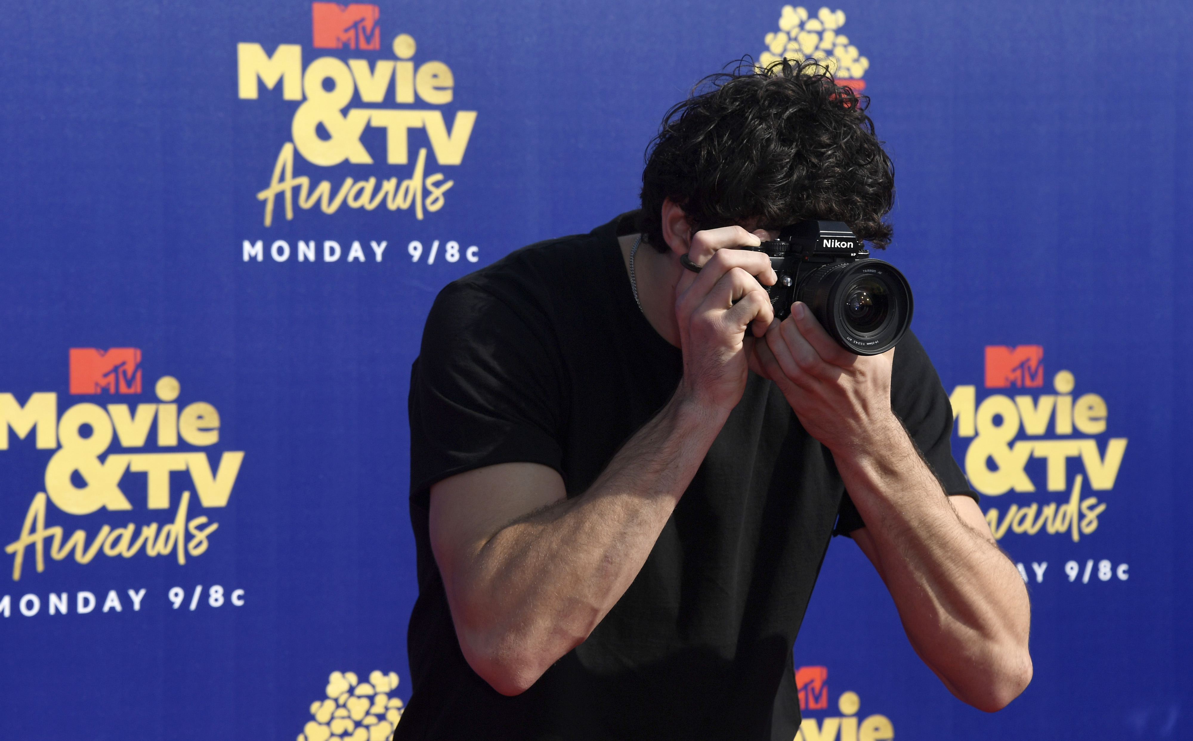 Ross Lynch, Lana Condor, Noah Centineo, Kiernan Shipka & More Hit Up the 2019 MTV Movie & TV Awards – Red Carpet Arrivals
