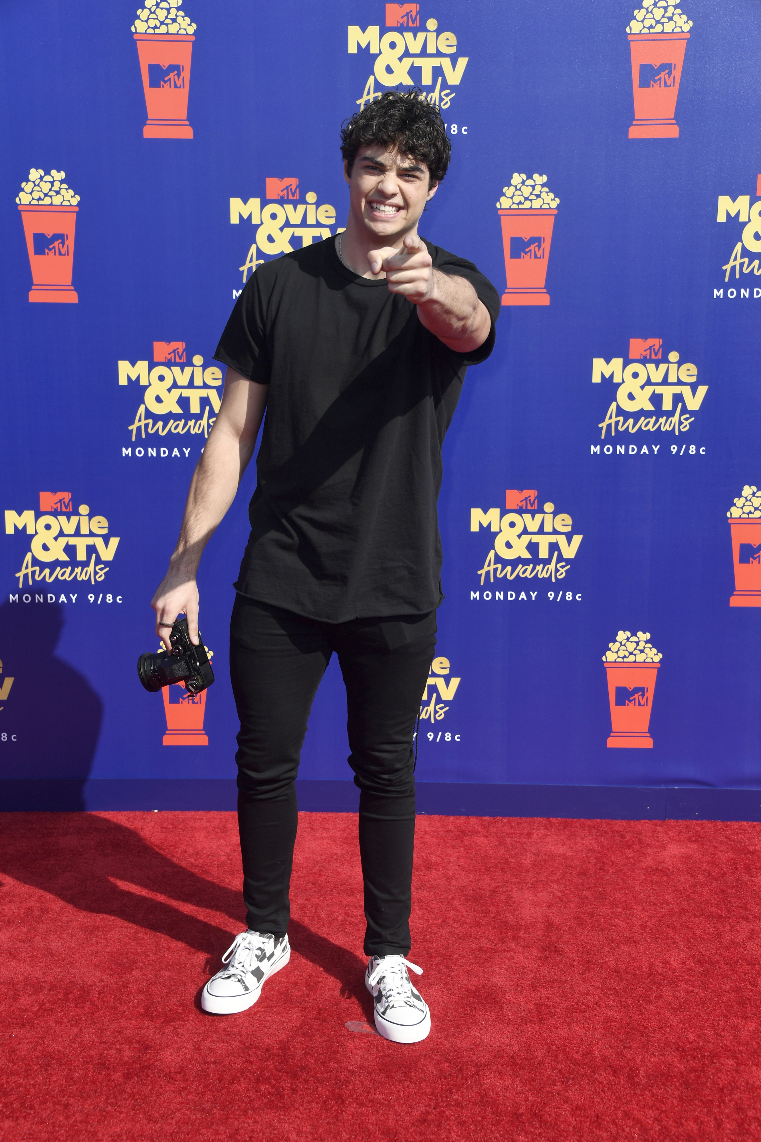 Ross Lynch, Lana Condor, Noah Centineo, Kiernan Shipka & More Hit Up the 2019 MTV Movie & TV Awards – Red Carpet Arrivals
