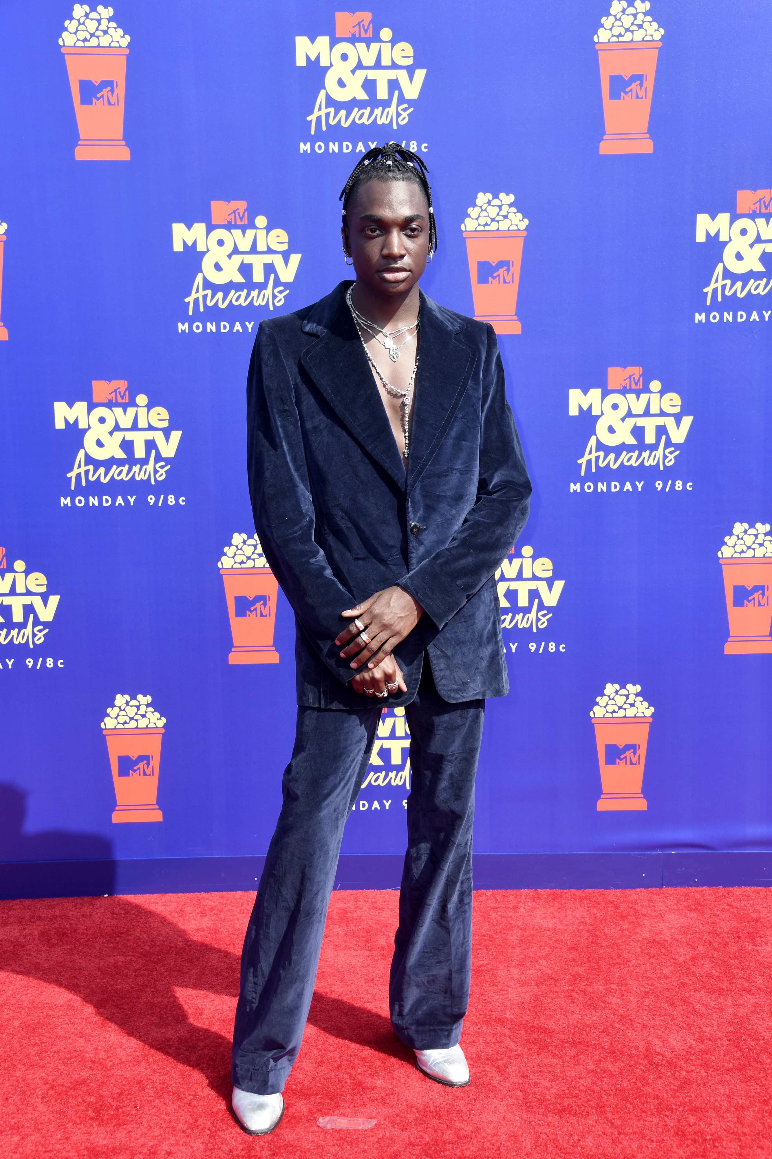 Ross Lynch, Lana Condor, Noah Centineo, Kiernan Shipka & More Hit Up the 2019 MTV Movie & TV Awards – Red Carpet Arrivals