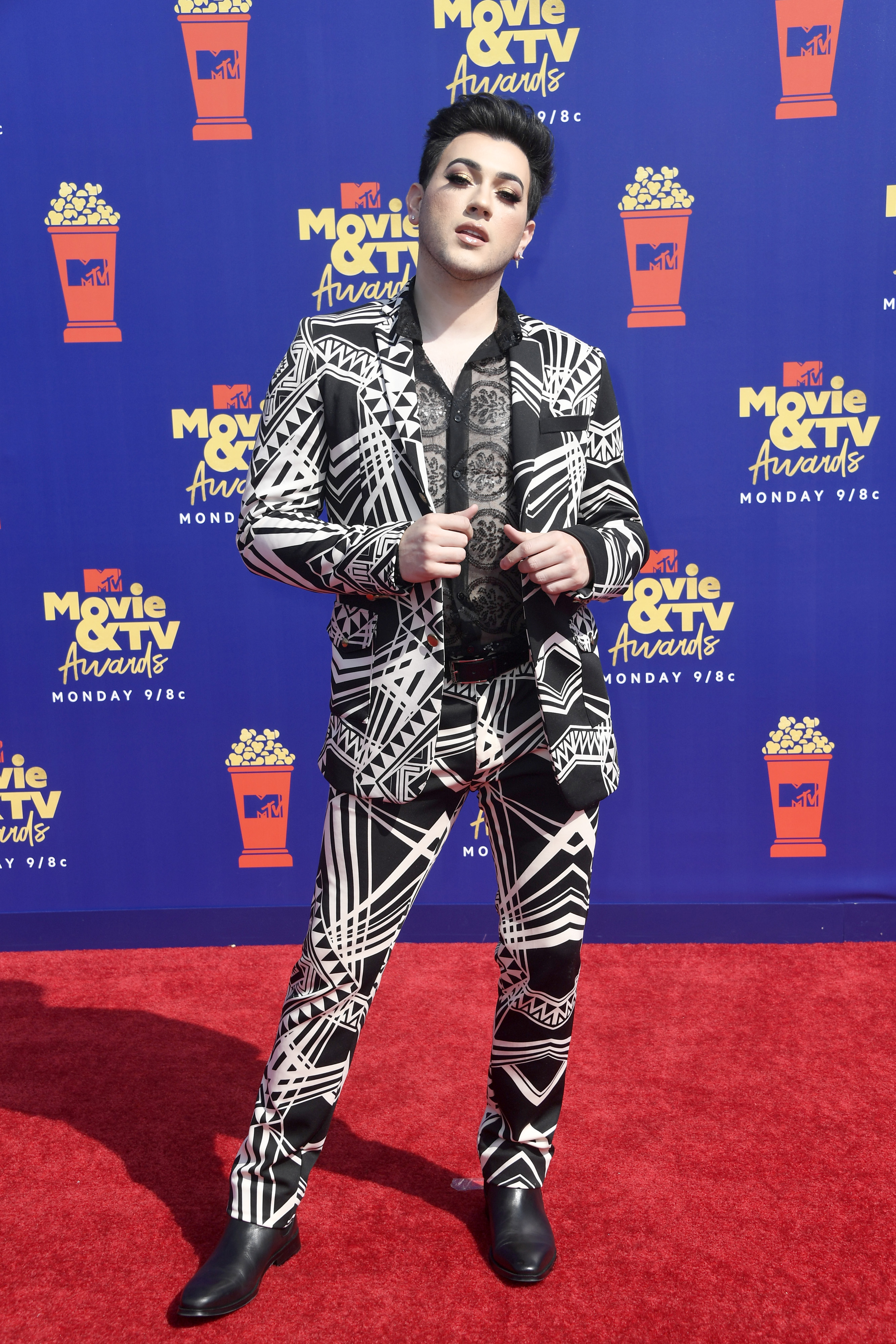 Ross Lynch, Lana Condor, Noah Centineo, Kiernan Shipka & More Hit Up the 2019 MTV Movie & TV Awards – Red Carpet Arrivals
