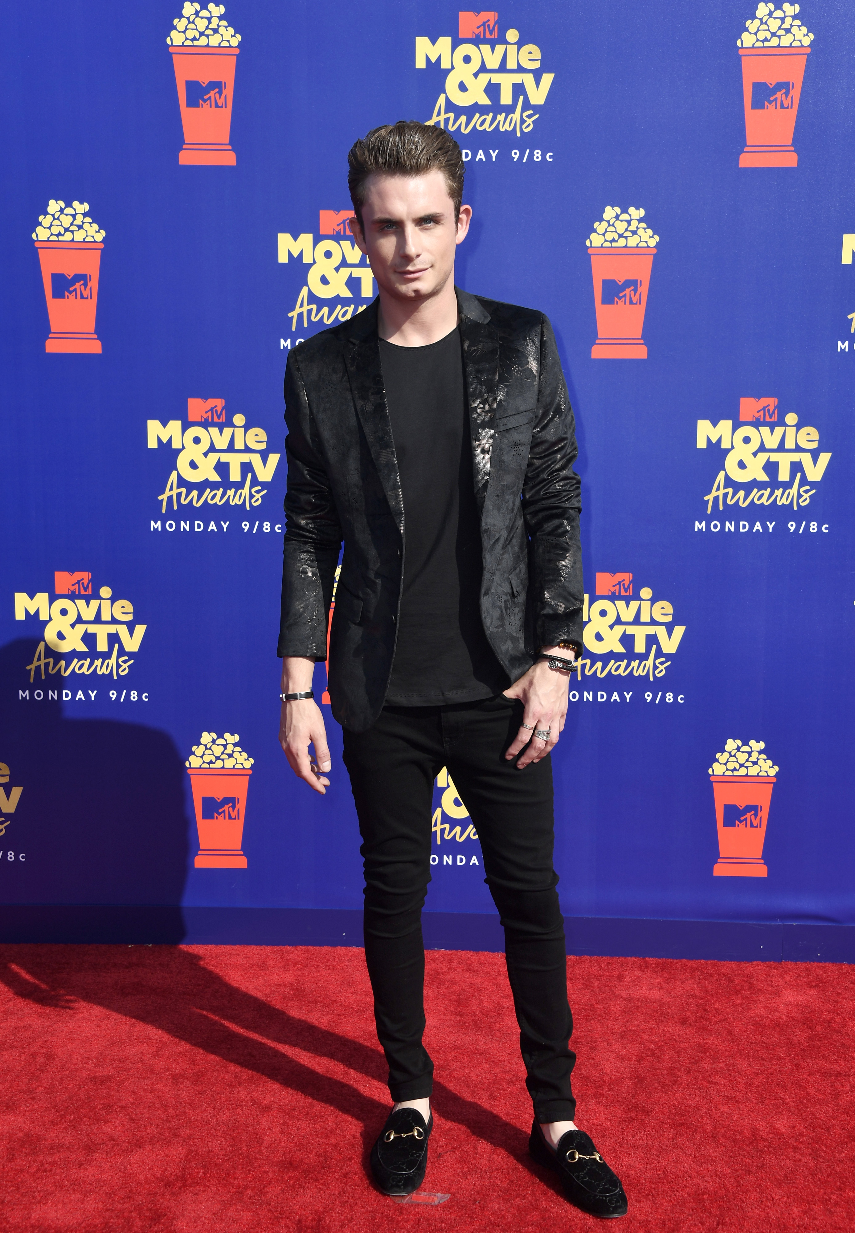 Ross Lynch, Lana Condor, Noah Centineo, Kiernan Shipka & More Hit Up the 2019 MTV Movie & TV Awards – Red Carpet Arrivals