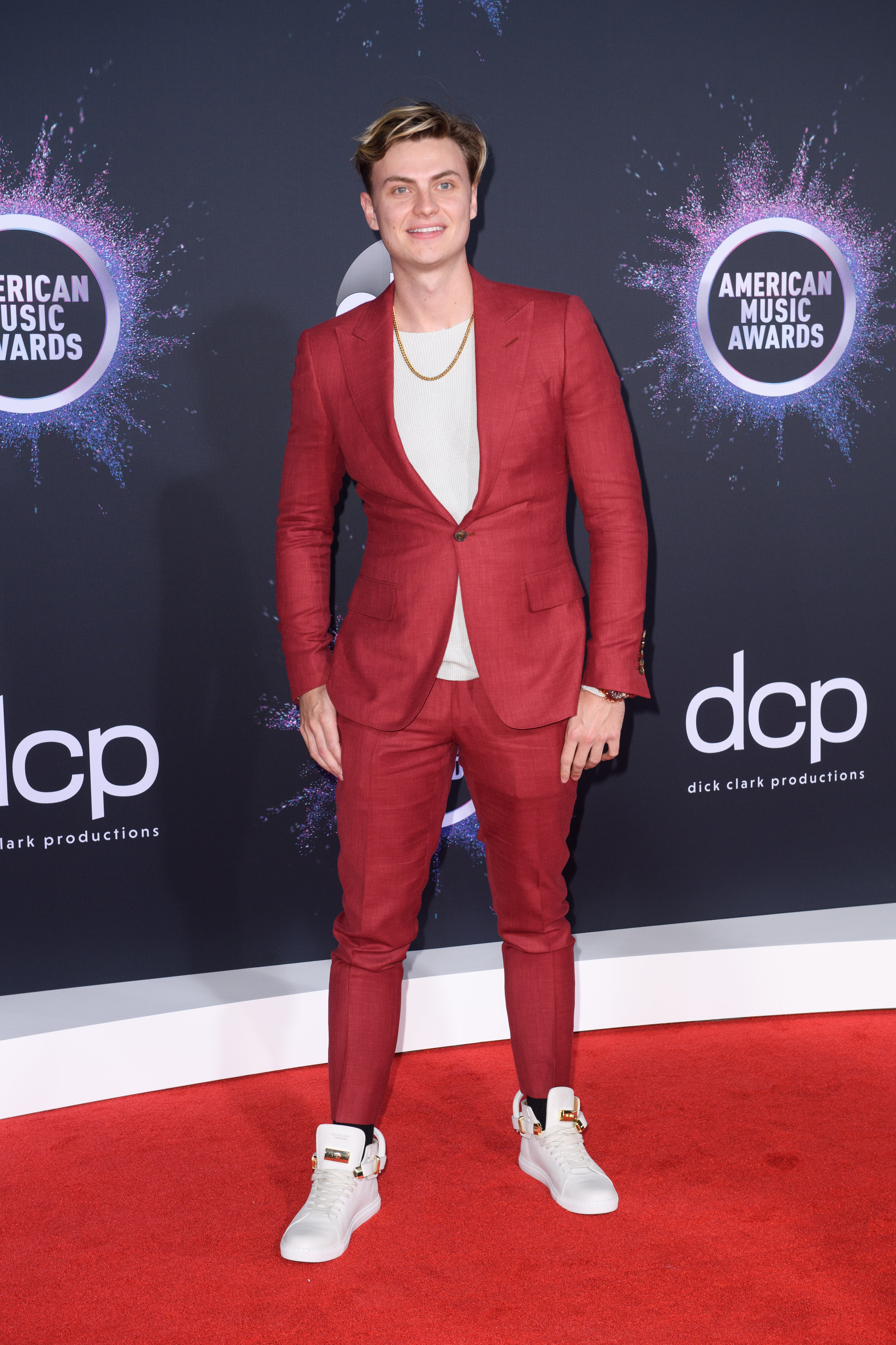 2019 AMAs: See All the Best Looks from the Red Carpet