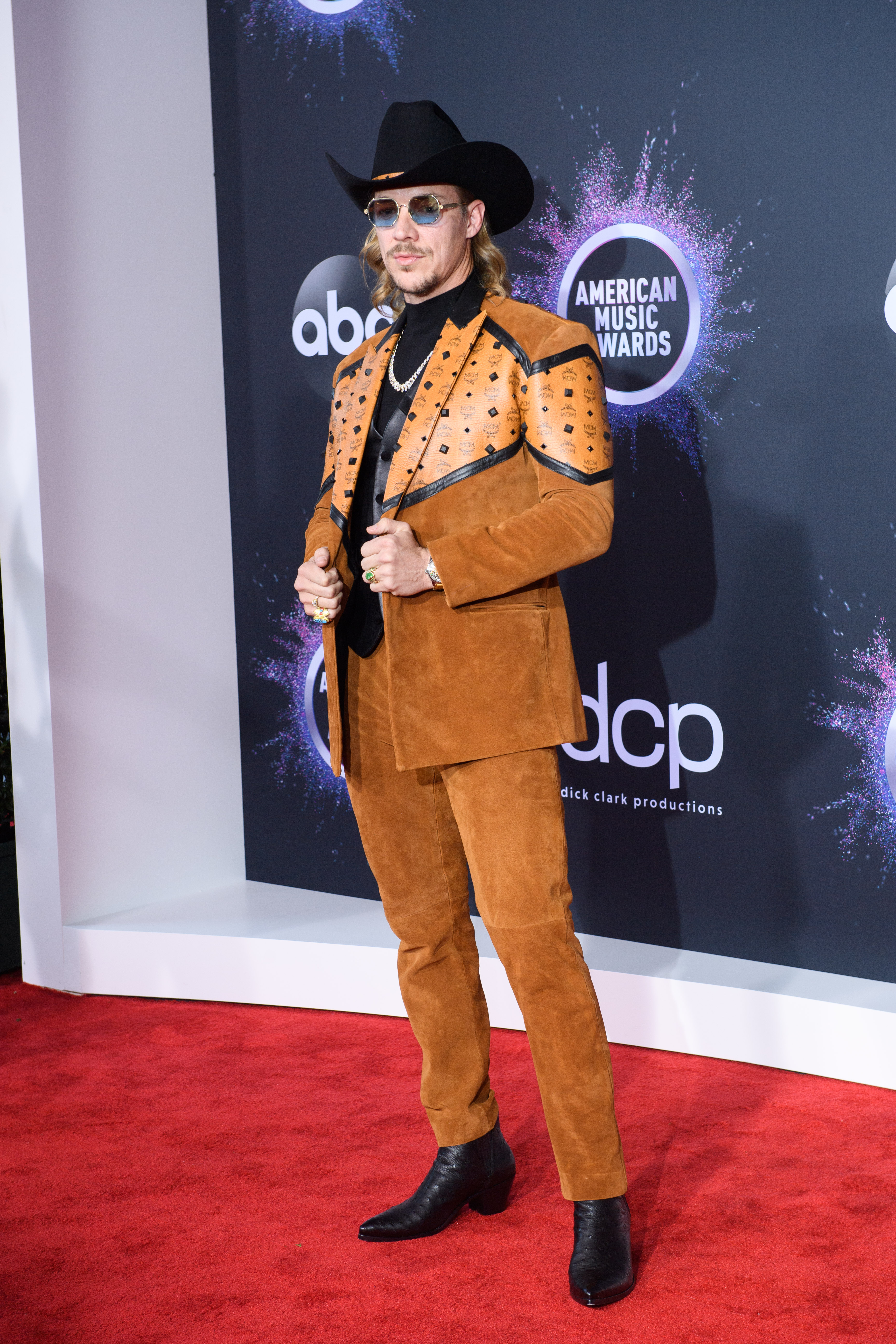 2019 AMAs: See All the Best Looks from the Red Carpet