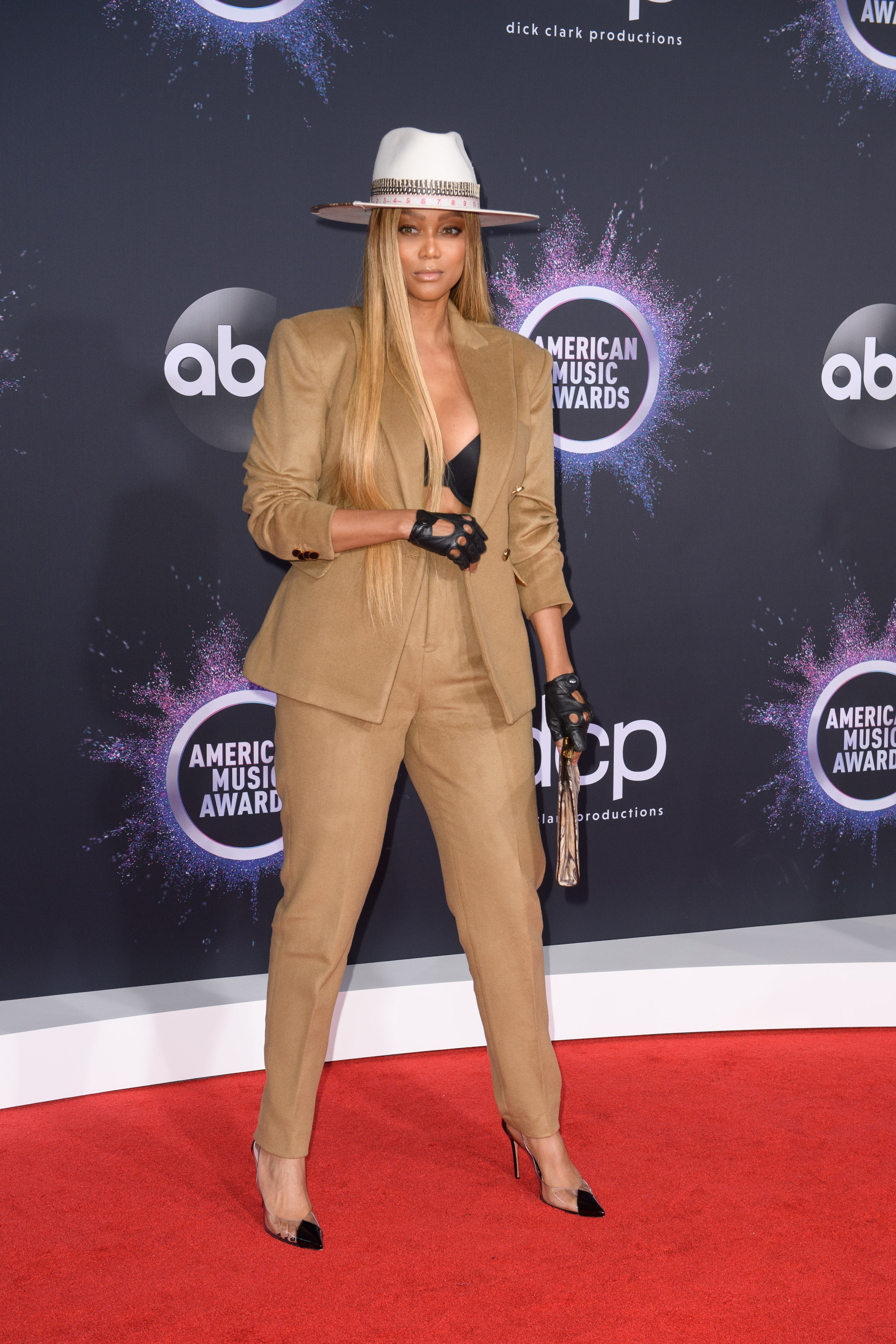2019 AMAs: See All the Best Looks from the Red Carpet