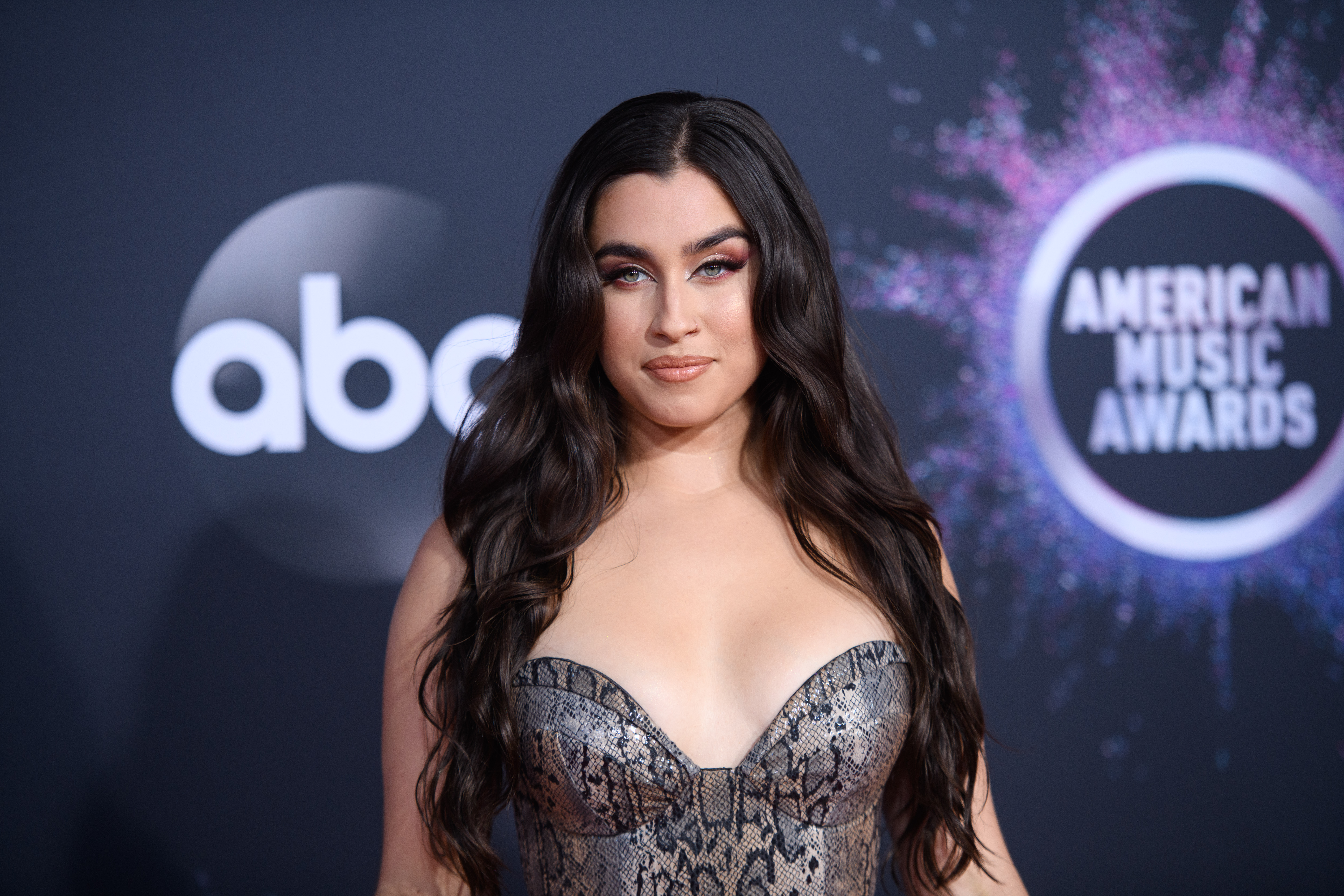 2019 AMAs: See All the Best Looks from the Red Carpet