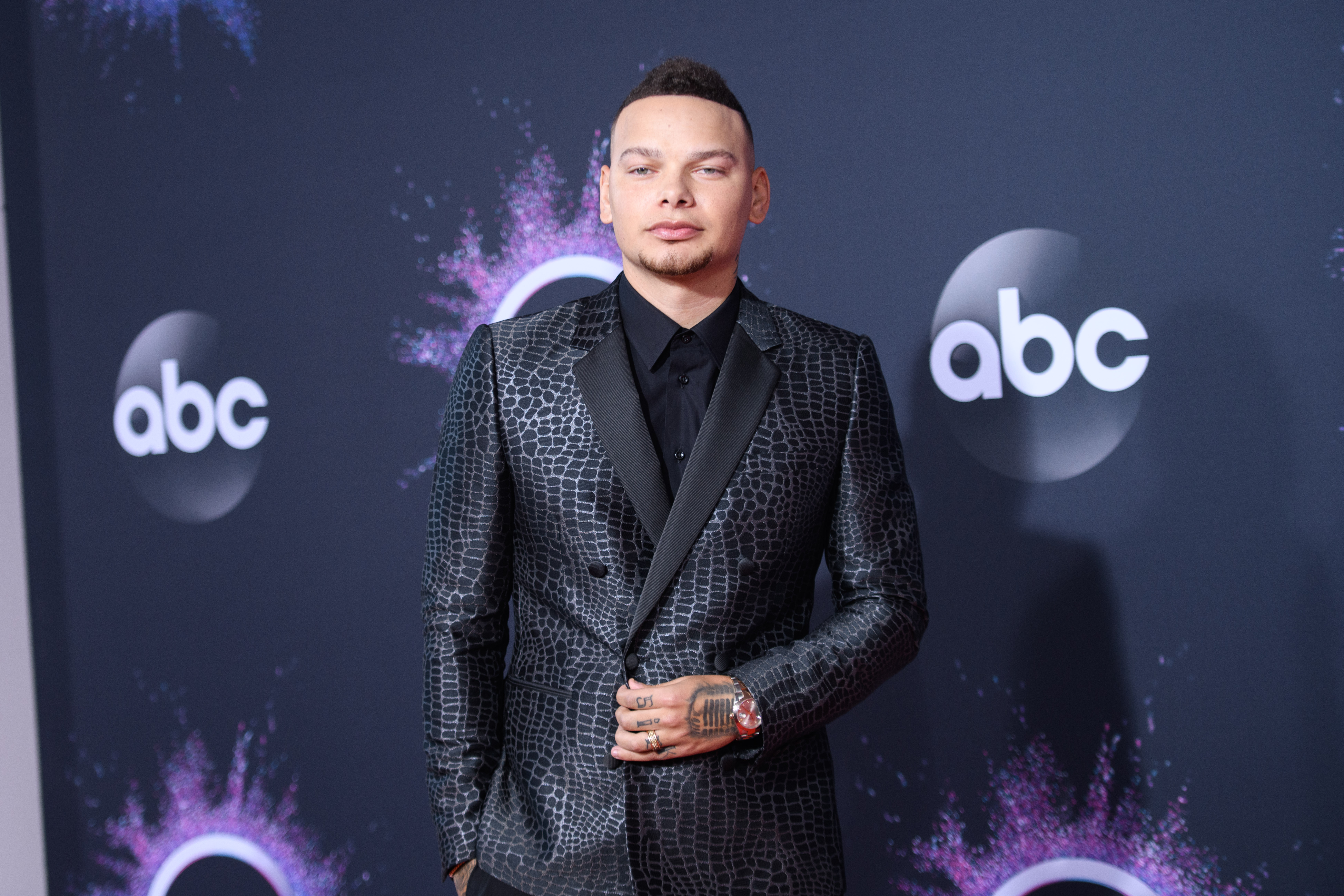 2019 AMAs: See All the Best Looks from the Red Carpet