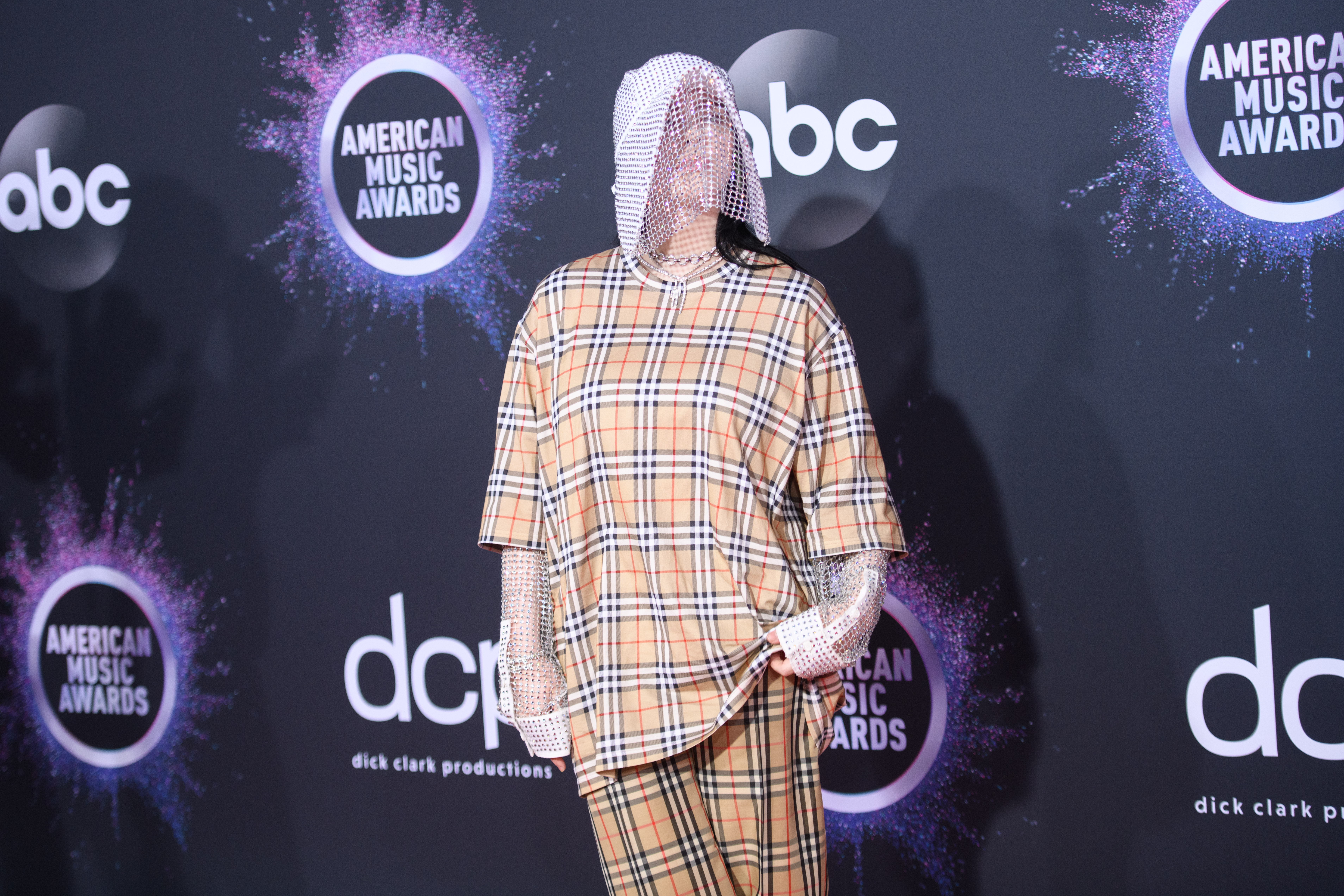 2019 AMAs: See All the Best Looks from the Red Carpet