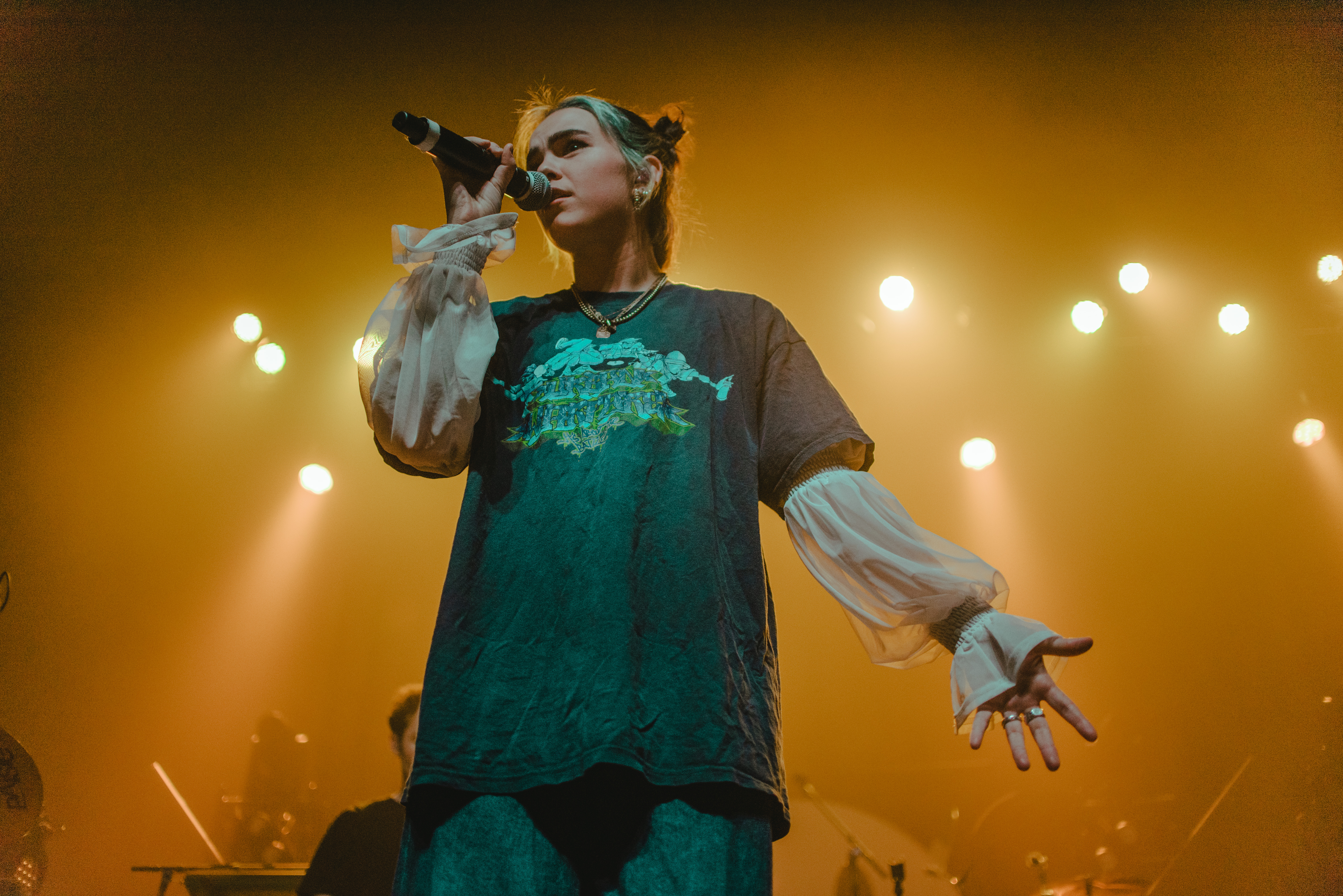 Rising Singer Benee Steals the Show During Limited Run on Conan Gray’s “Comfort Crowd Tour”