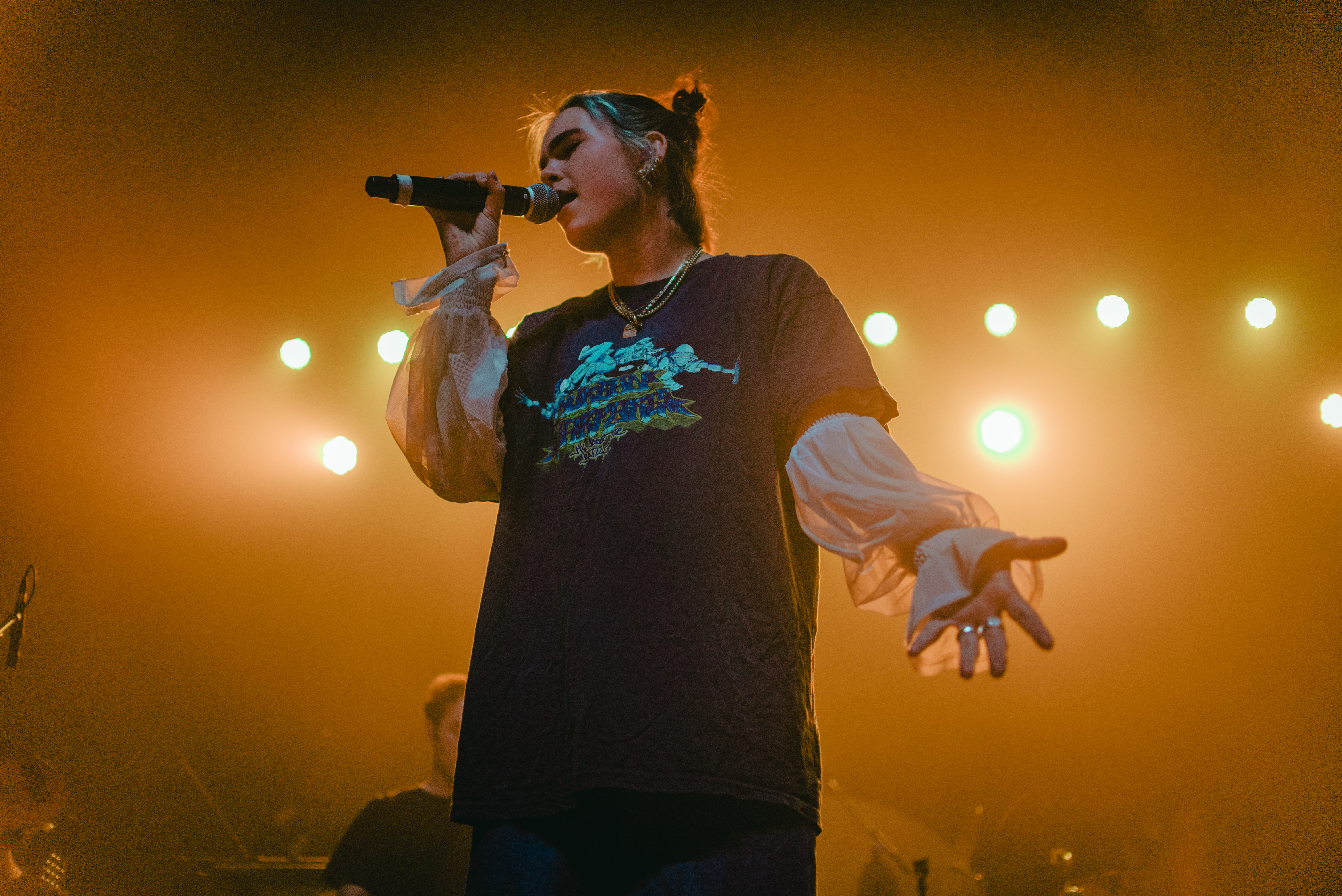 Rising Singer Benee Steals the Show During Limited Run on Conan Gray’s “Comfort Crowd Tour”