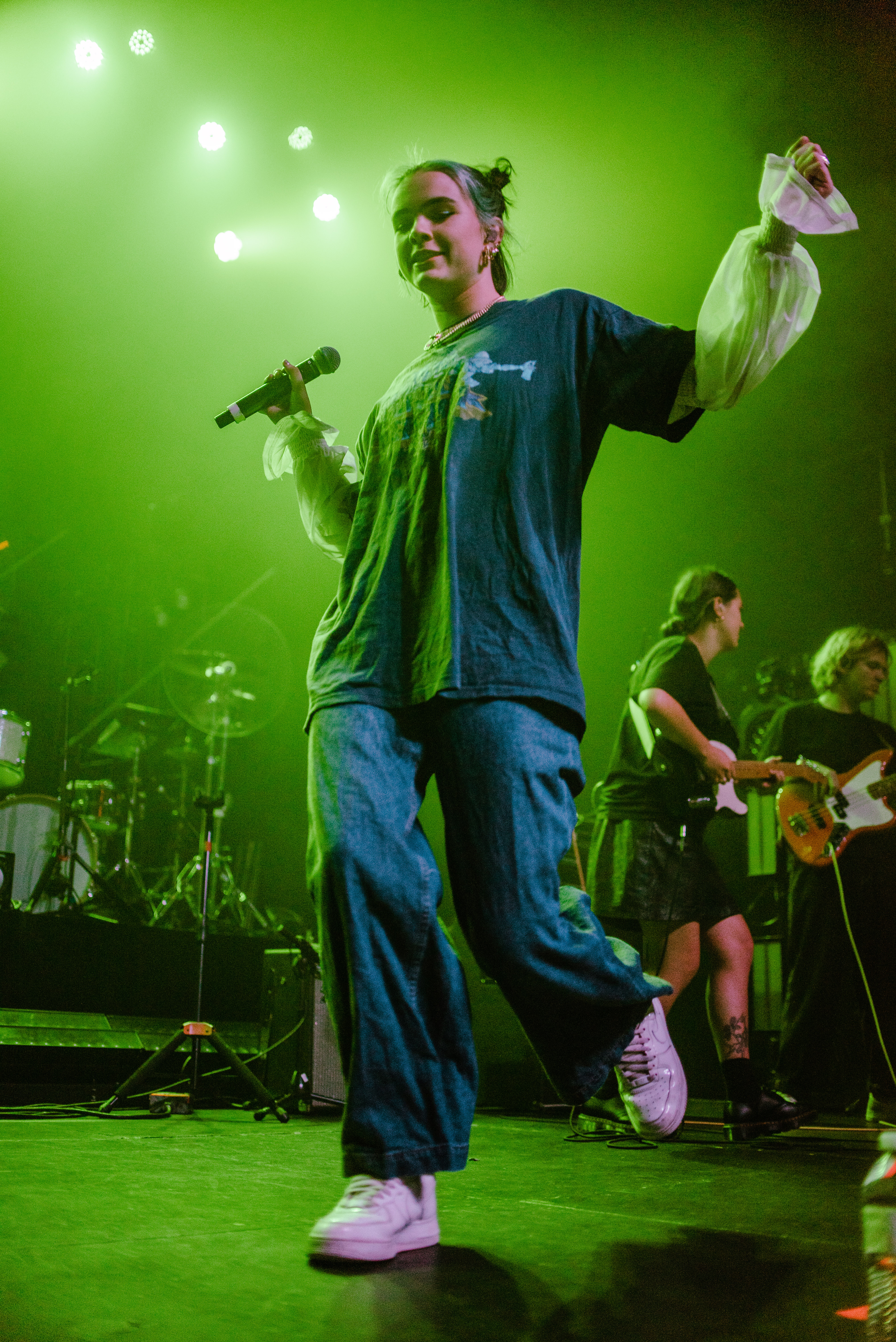 Rising Singer Benee Steals the Show During Limited Run on Conan Gray’s “Comfort Crowd Tour”