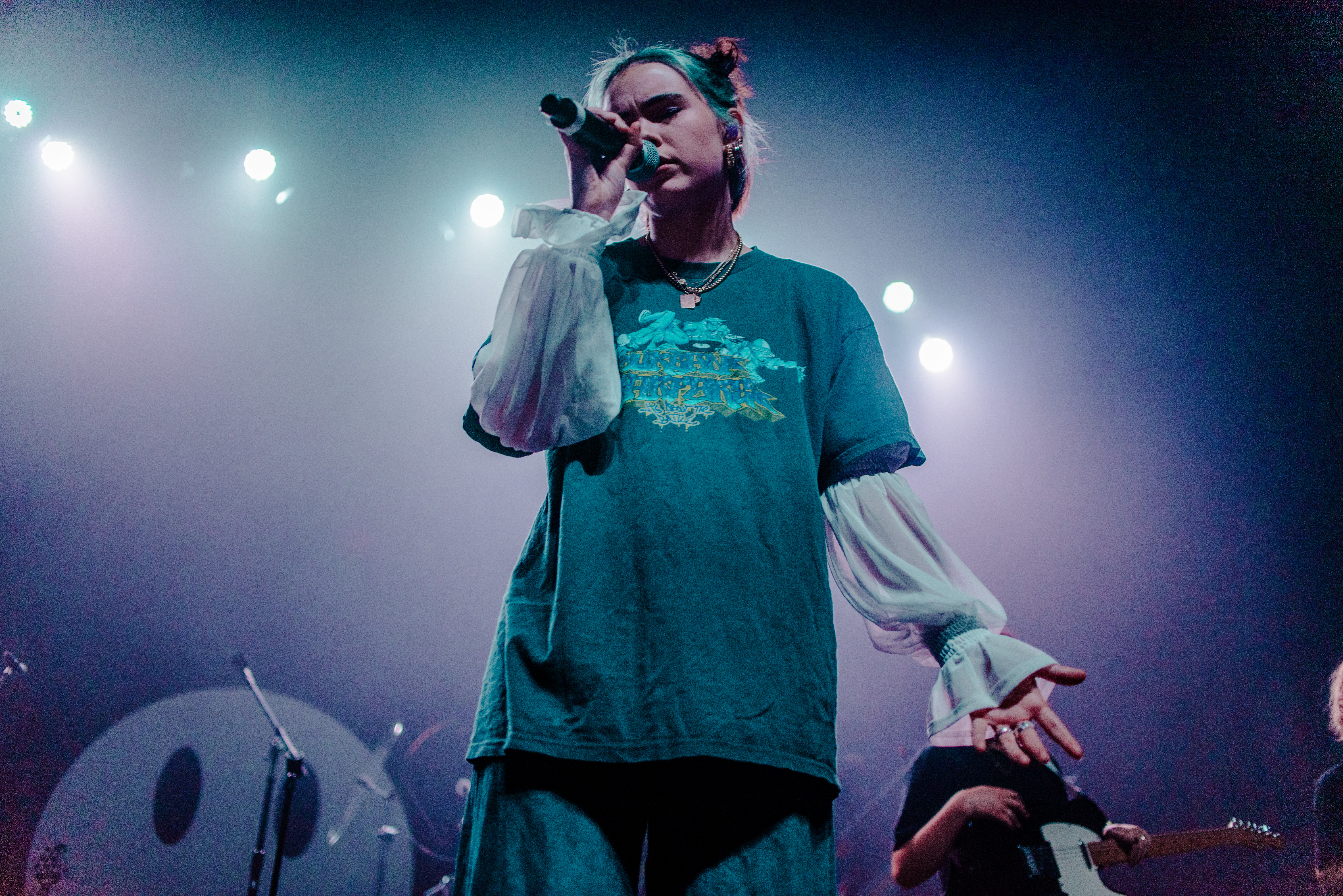 Rising Singer Benee Steals the Show During Limited Run on Conan Gray’s “Comfort Crowd Tour”