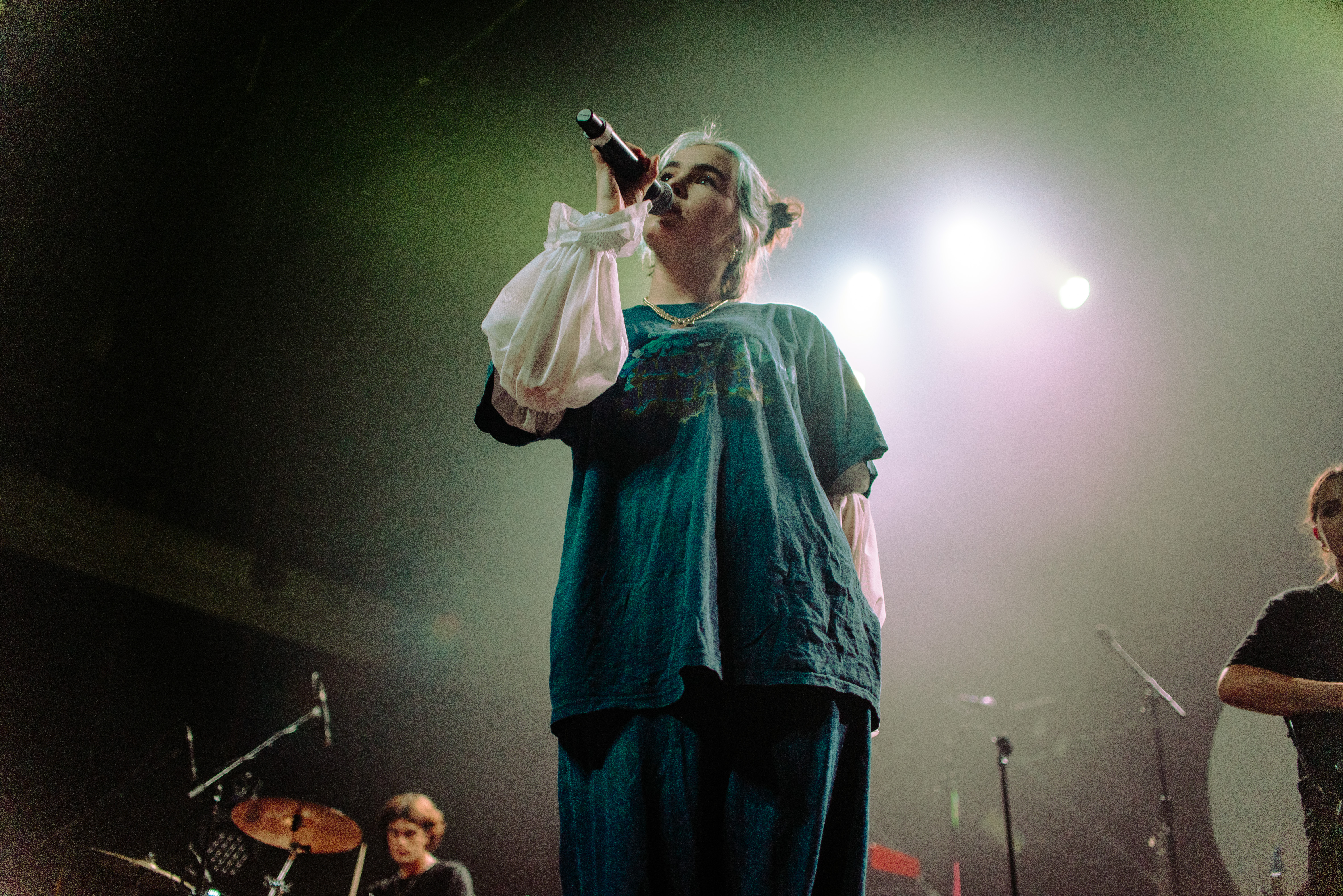 Rising Singer Benee Steals the Show During Limited Run on Conan Gray’s “Comfort Crowd Tour”