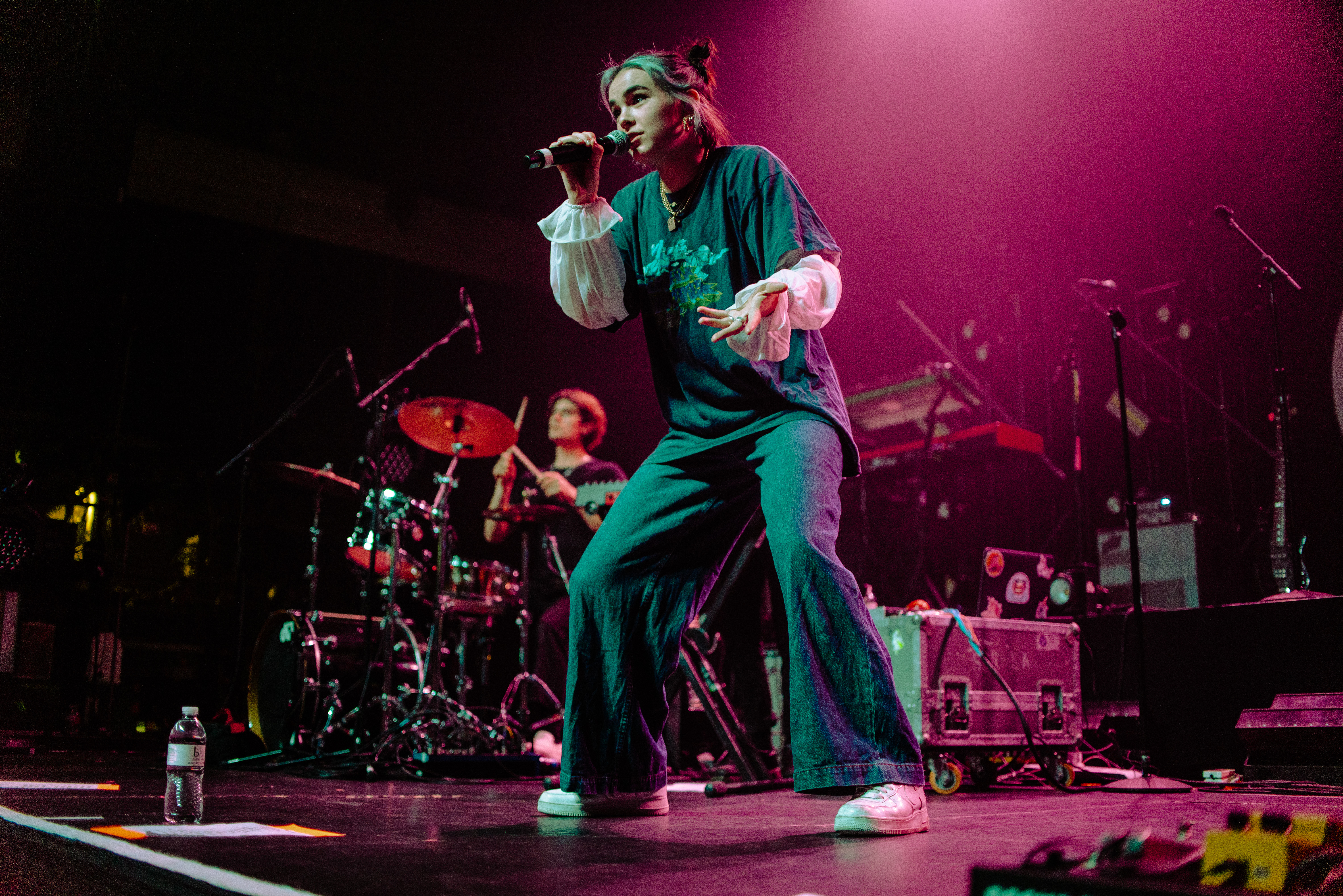 Rising Singer Benee Steals the Show During Limited Run on Conan Gray’s “Comfort Crowd Tour”