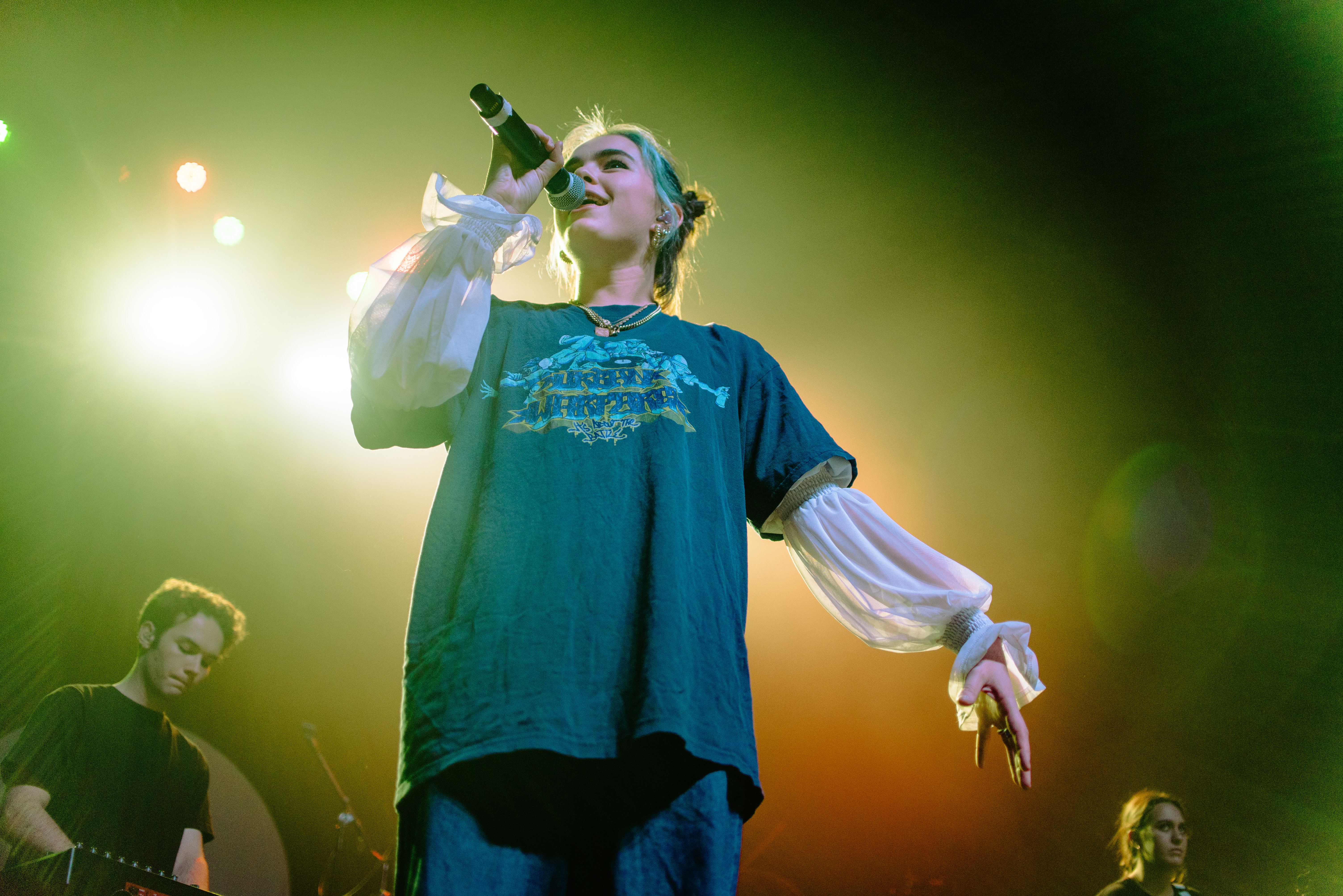 Rising Singer Benee Steals the Show During Limited Run on Conan Gray’s “Comfort Crowd Tour”