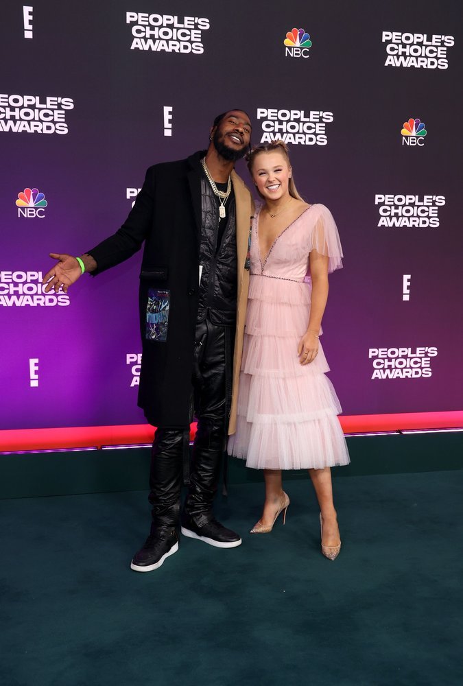 2021 People’s Choice Awards: See the Best Looks from the Red Carpet