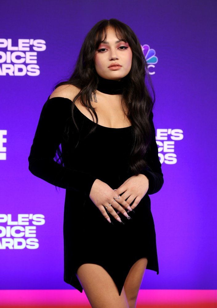 2021 People’s Choice Awards: See the Best Looks from the Red Carpet