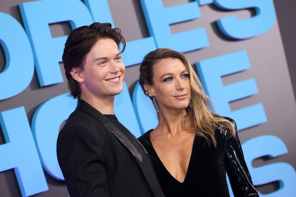 2021 People’s Choice Awards: See the Best Looks from the Red Carpet