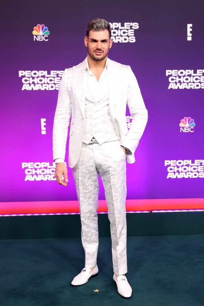 2021 People’s Choice Awards: See the Best Looks from the Red Carpet